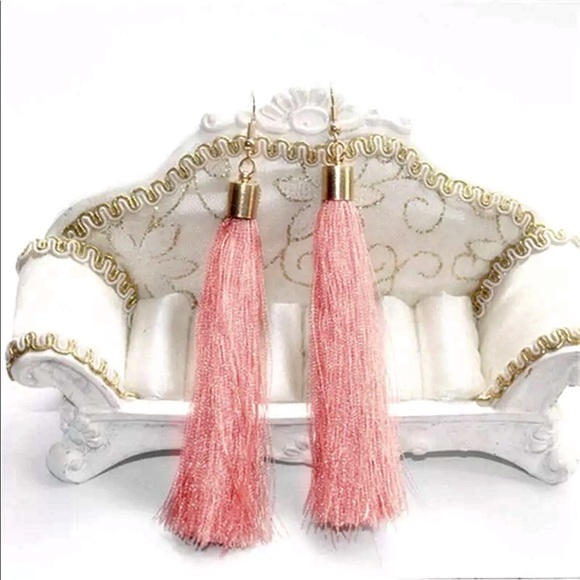 BLUSH THREAD TASSEL EARRINGS- NEW‎ - Picture 1 of 3